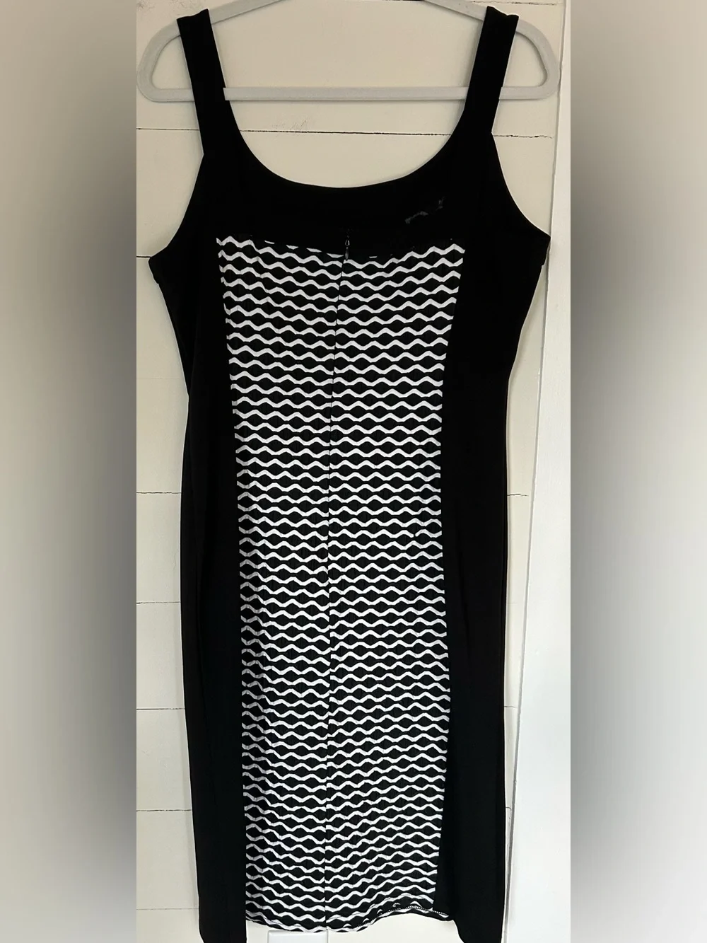 R&M Richards Black & White Fitted Tank Dress - Women's Stretch Midi, Size 16 - Picture 2 of 5